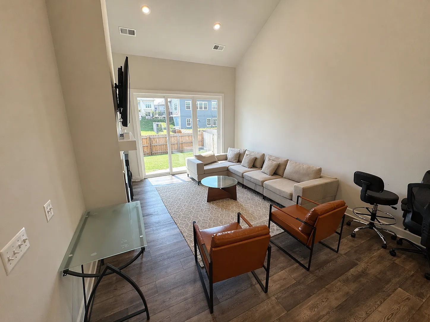 3 bed, 2.5 bath, 2159 sqft, $2,850 — Photo 3