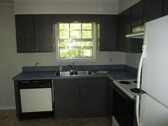 2nd image of 4710 Treemont Cir NE