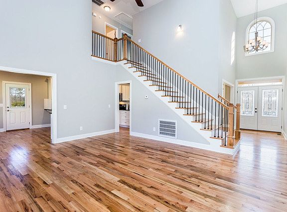 3rd image of 202 Woodland Dr