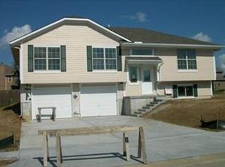 715 Ridge Crest Dr, Raymore, MO 64083