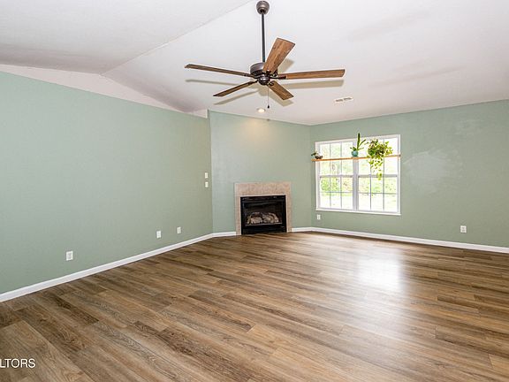 5th image of 2917 Country Meadows Ln