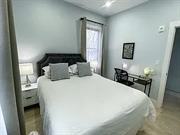 3 bed, 2.0 bath, 1300 sqft, $3,600 — Photo 4