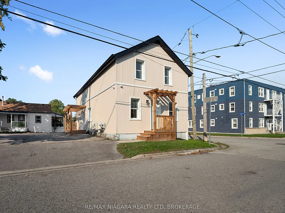 132 Waterloo St #1