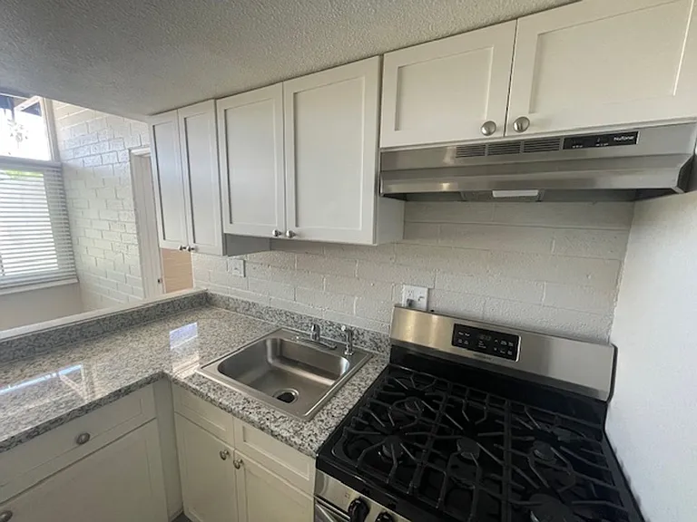 6708 E. Cheery Lynn Rd. — Photo 14