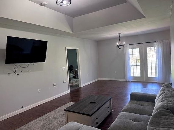 4th image of 112 Scarbrough Ln