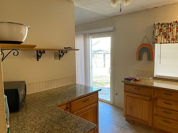 4th image of 16435 Hickory Knoll Dr