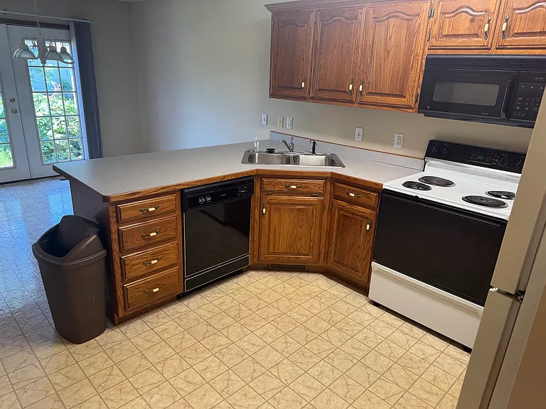 3524 E Laurel St — Photo 3