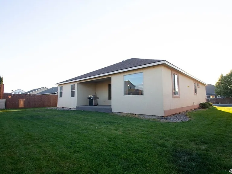 523 N Paxson Dr — Photo 3