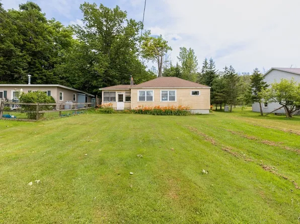 153 Rikers Beach Rd, Oswego, NY 13126