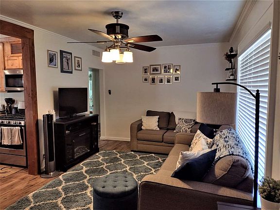 3rd image of 1851 W 3rd Pl