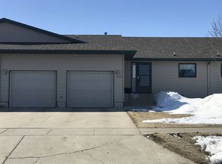 3118 4th St SW, Minot, ND 58701