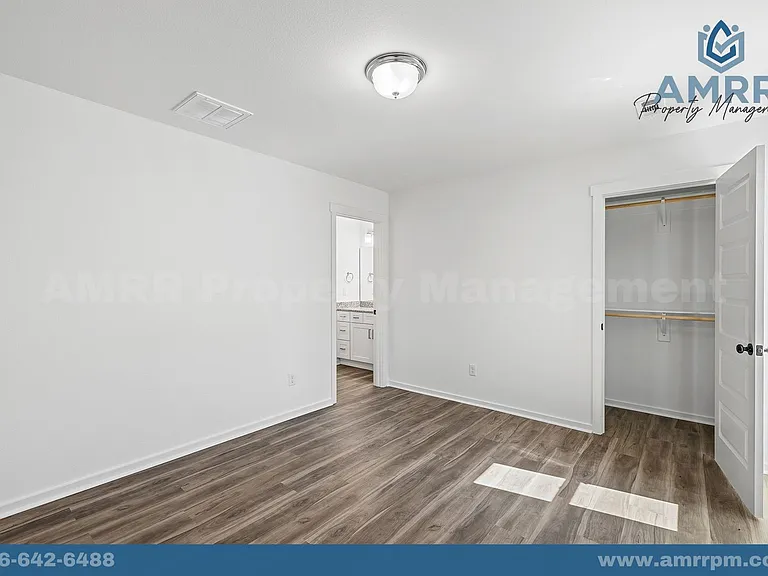313 Foliage St — Photo 12