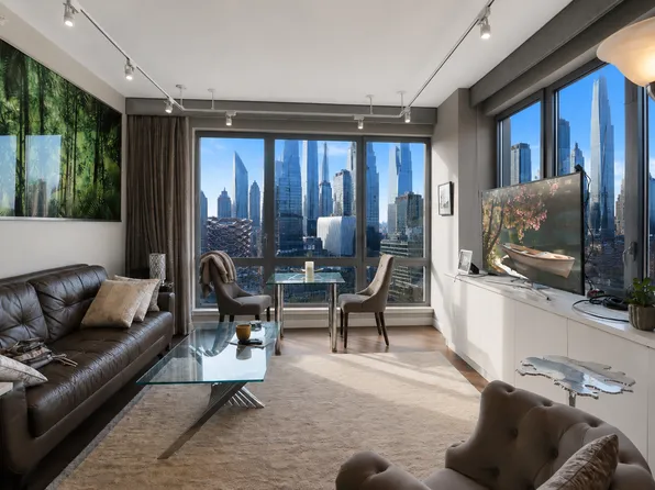 461 West 47th Street image 1 of 4