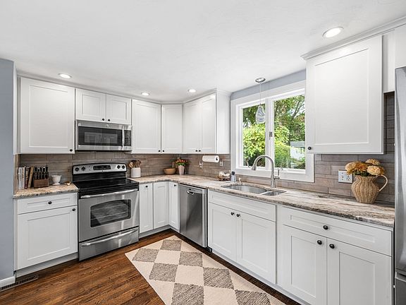 4th image of 14 Deluca Rd