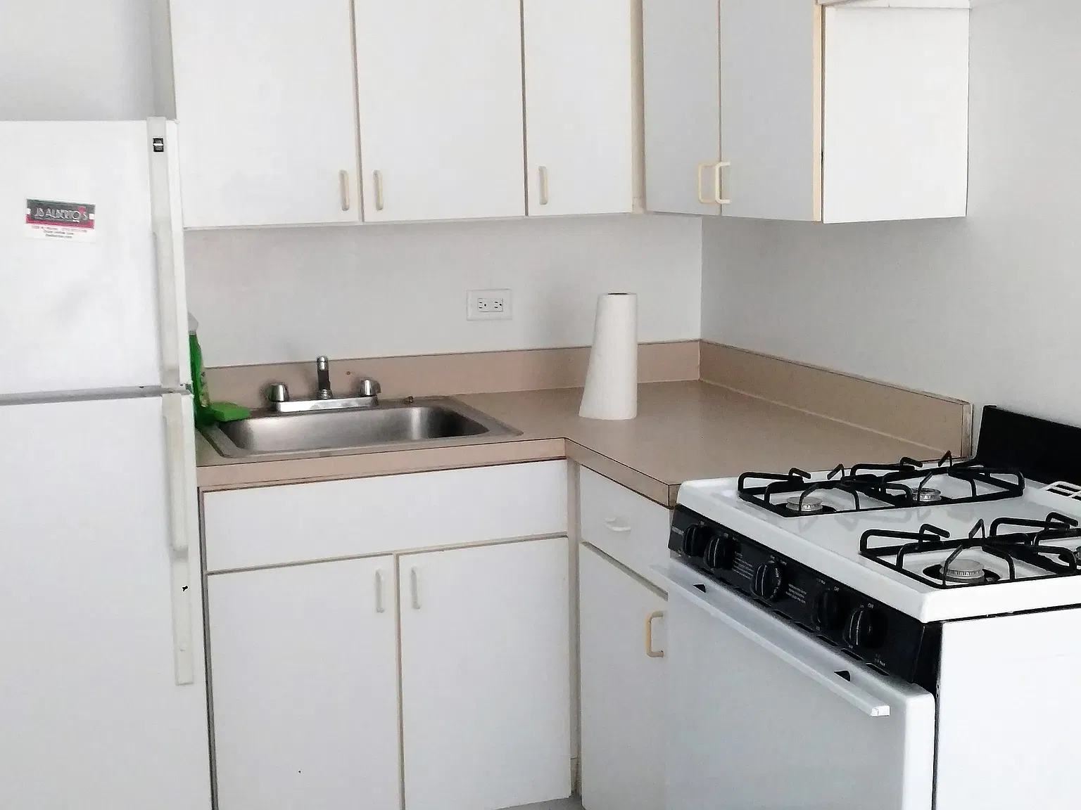 1 bed, 550 sqft, $1,150 — Photo 3