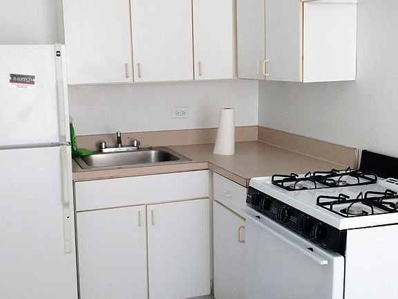 3rd image of 6917 N Lakewood Ave #402