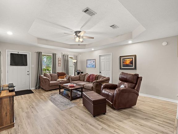 3rd image of 244 Jacks Cir