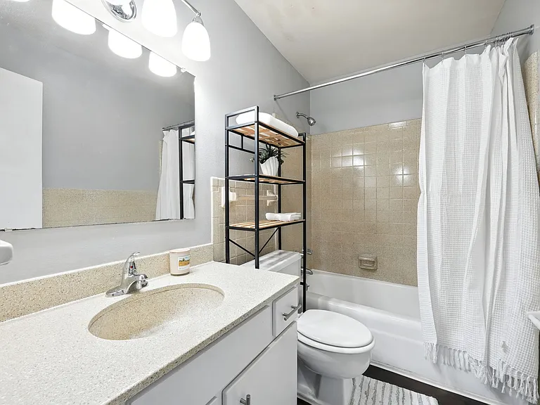 Goodwood Court at Mid-City — Photo 8