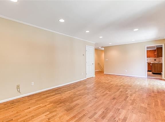 4th image of 14 Quincy Ct