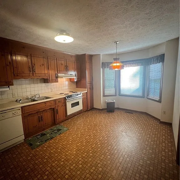 3021 Sand Hills Dr — Photo 10