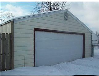 2nd image of 842 E 10th St