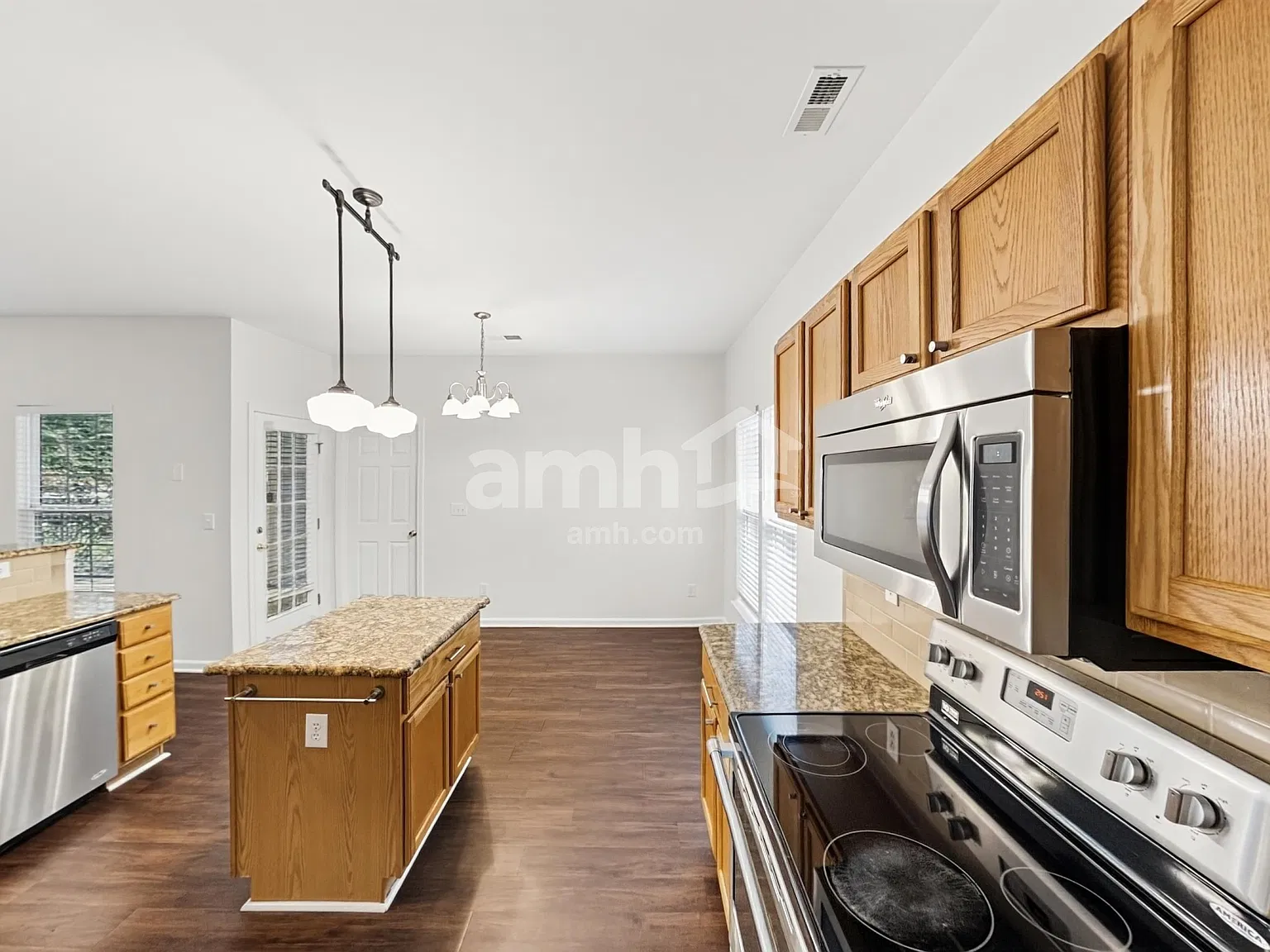 3 bed, 2.5 bath, 2300 sqft, $2,450 — Photo 4