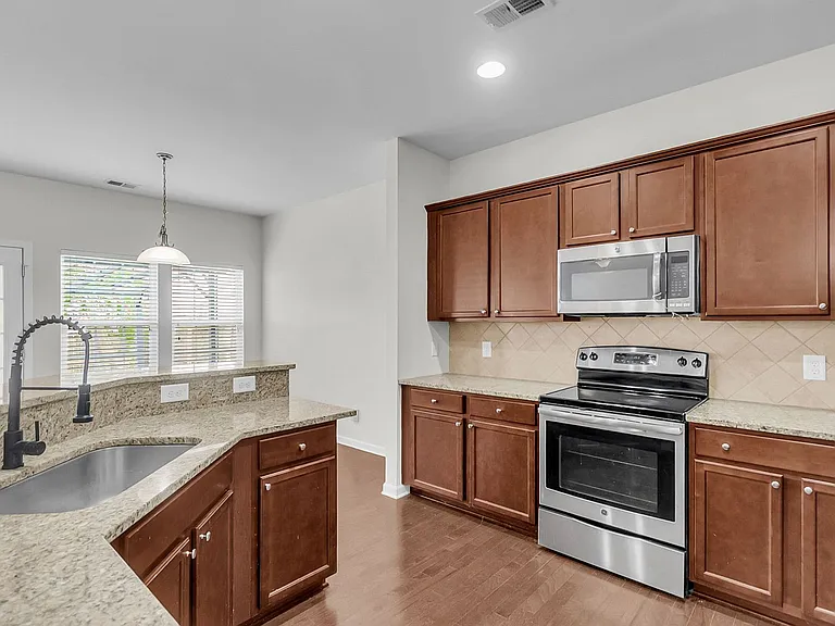 212 Longford Dr — Photo 19