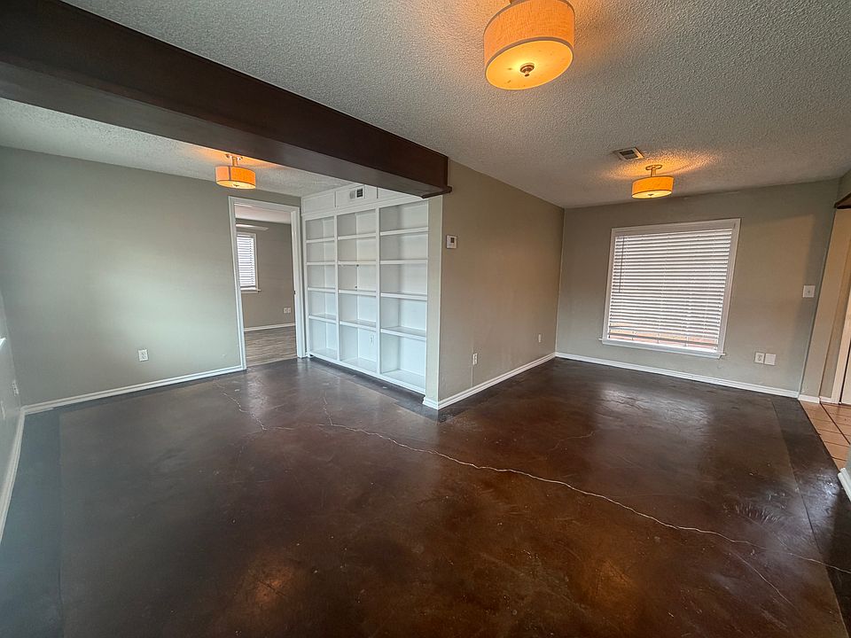 1st image of 715 NW 36th Ter