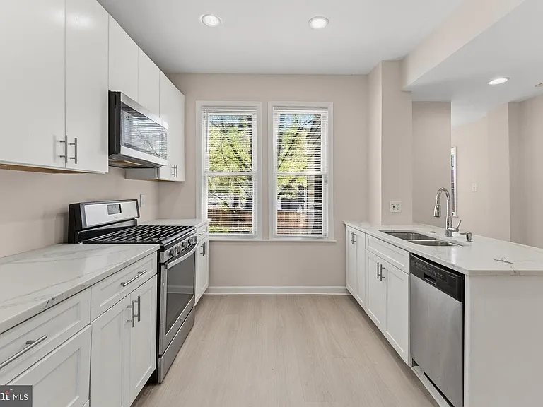 742 Columbia Rd NW — Photo 2