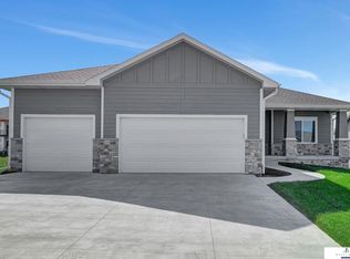 7531 Aero Dr, Lincoln, NE 68516