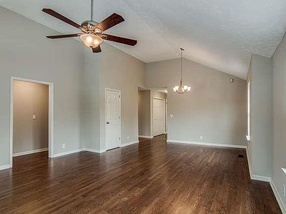 4th image of 336 Pullen Ave