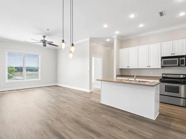 113 N Church St APT 206, Greensboro, NC 27401