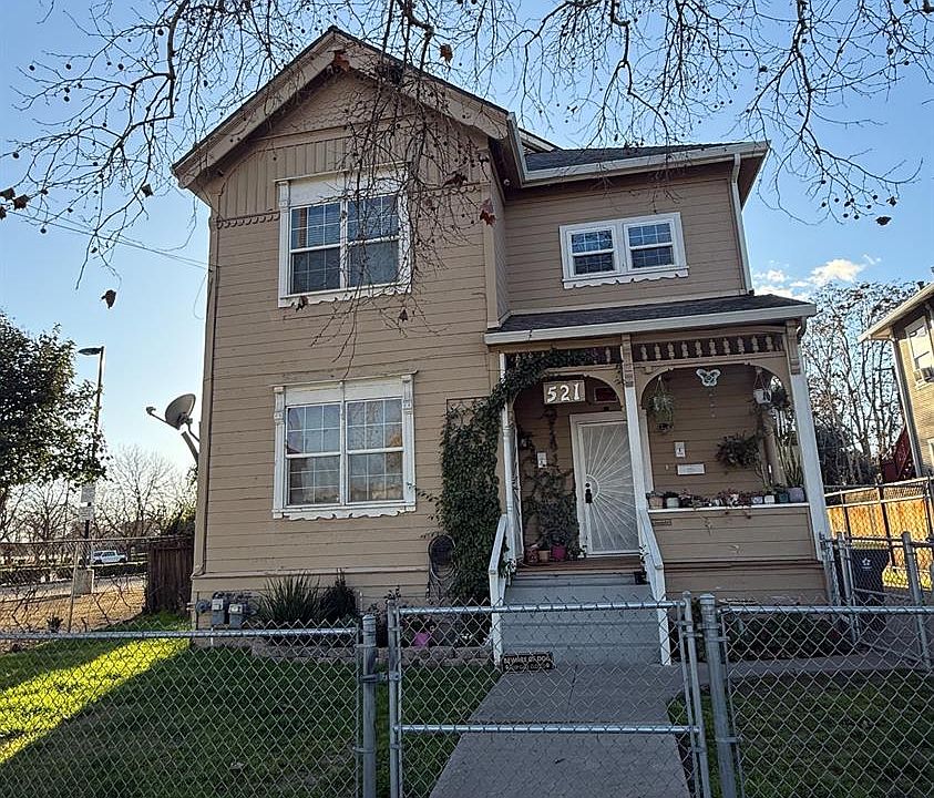 2nd image of 521 N Van Buren St
