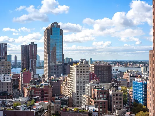 Sold by Sotheby's International Realty | media 33