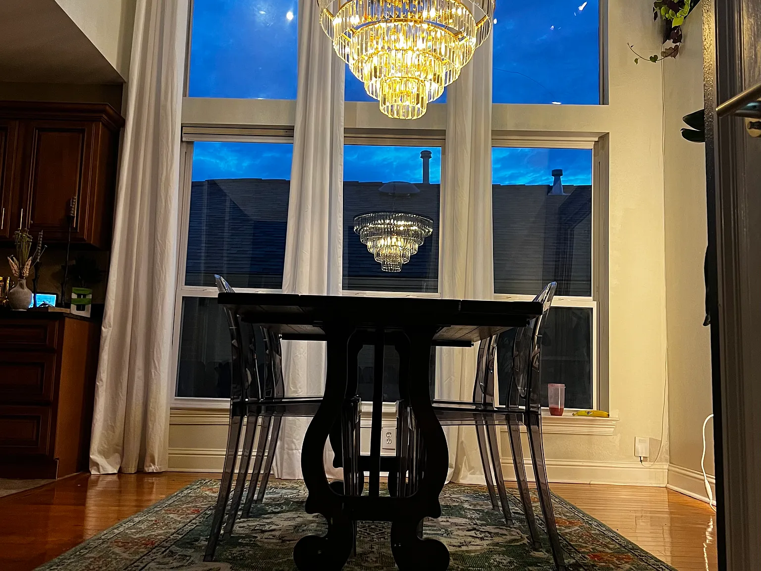 3 bed, 2.5 bath, 2254 sqft, $3,200 — Photo 2