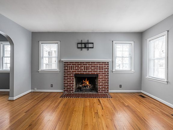 5th image of 6130 Indianola Ave