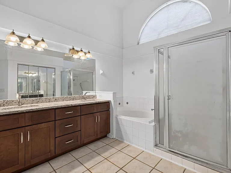 2324 NW 40th Pl — Photo 34