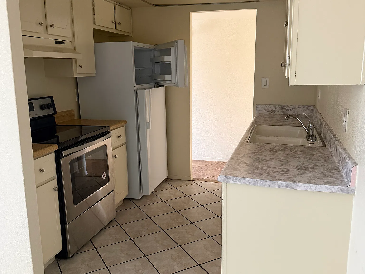 4 bed, 1193 sqft, $2,000 — Photo 4