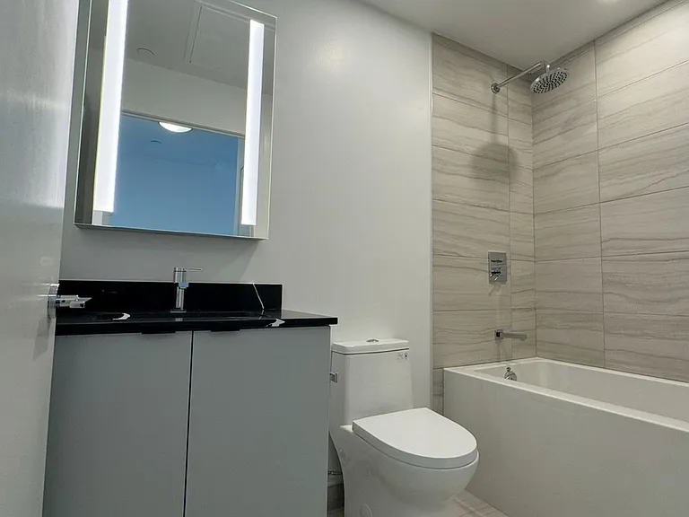 285 Dufferin St #504 — Photo 9