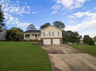 3042 Wonderland Ln, Conover, NC 28613