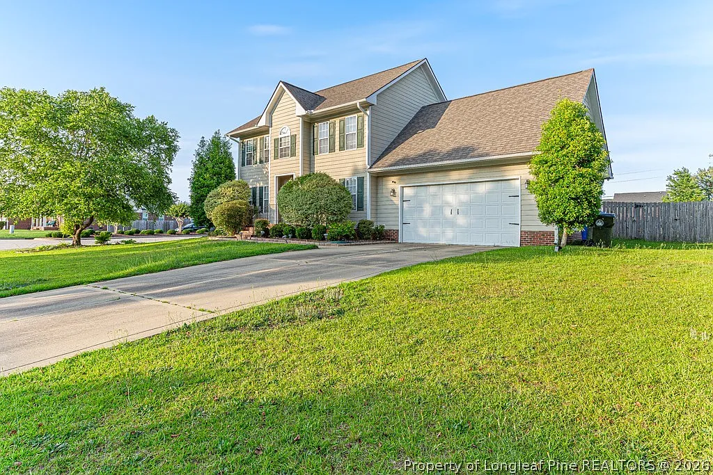 3 bed, 2.5 bath, 2190 sqft, $2,115 — Photo 1
