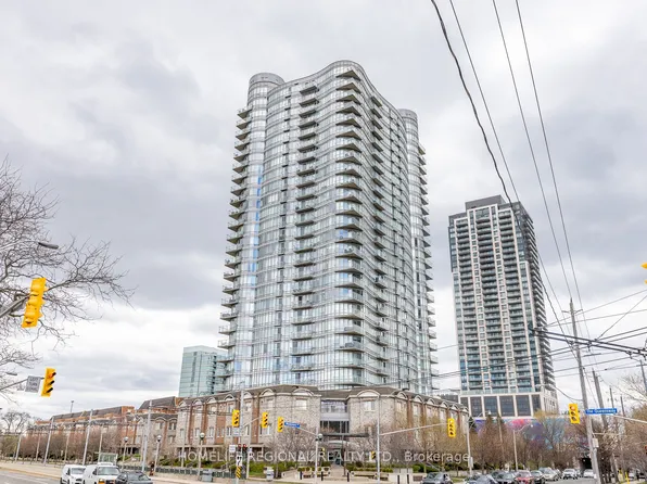 15 Windermere Ave #204, Toronto, ON M6S 5A2