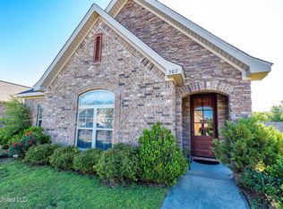 507 Palm Breeze Dr, Ocean Springs, MS 39564