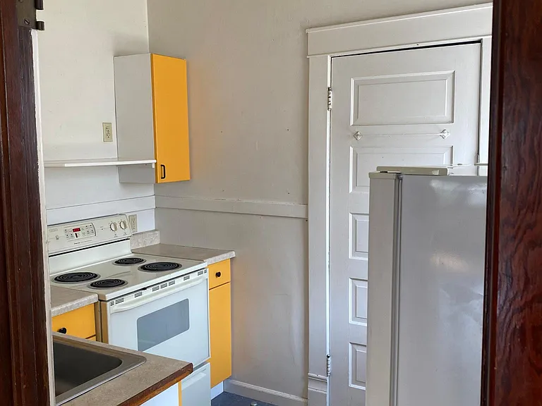336 S 6th St W — Photo 10