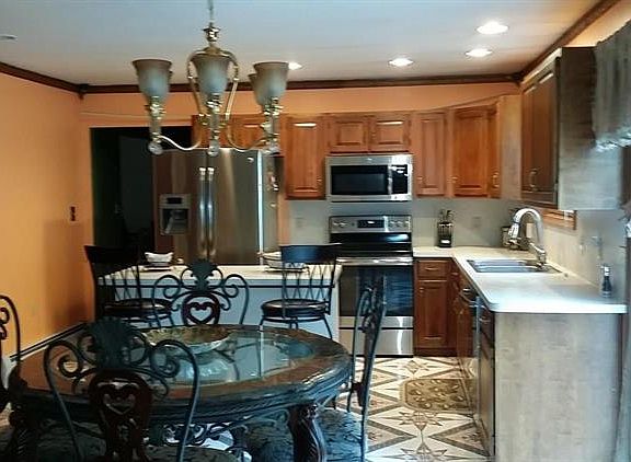 5th image of 121 Georganna Dr