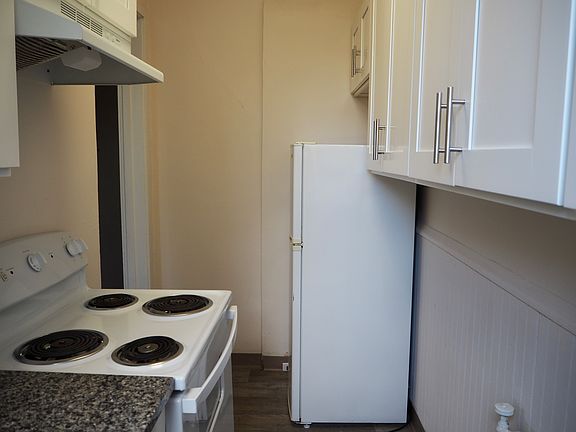 3rd image of 3318 Arch St #2