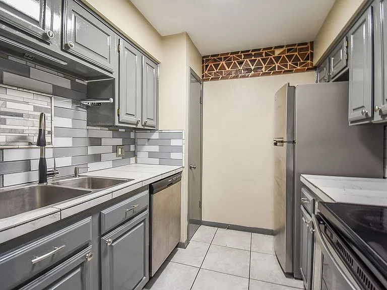 2507 Montrose Blvd #22 — Photo 12