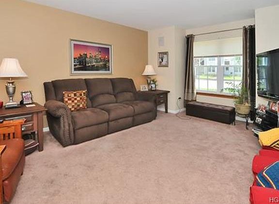 3rd image of 33 Clara Ct