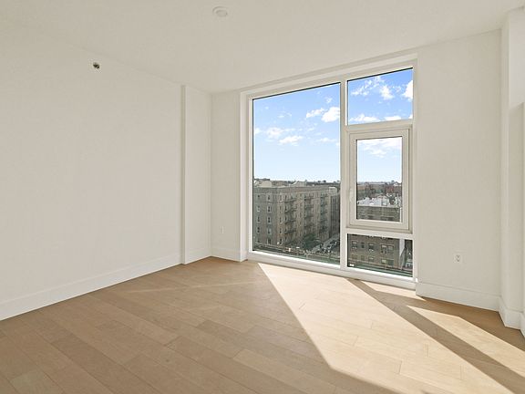 4th image of 43-46 39th Pl #703
