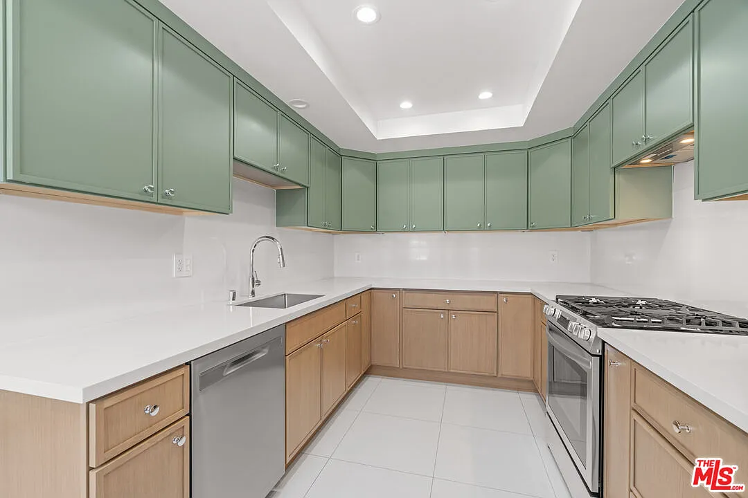 2 bed, 3.0 bath, 1867 sqft, $5,469 — Photo 3